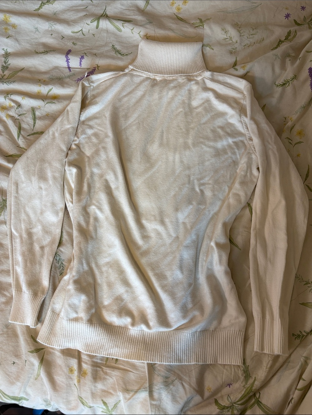 Classic Cream Turtleneck Sweater - Women